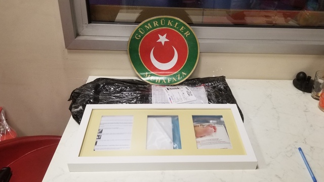 Düğün CD'si, bebek seti içinde uyuşturucu