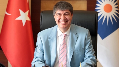 Menderes Türel kimdir?