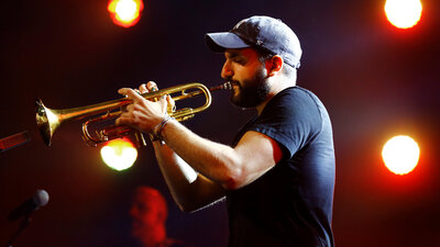 Ünlü sanatçıya "cinsel taciz"den ceza!