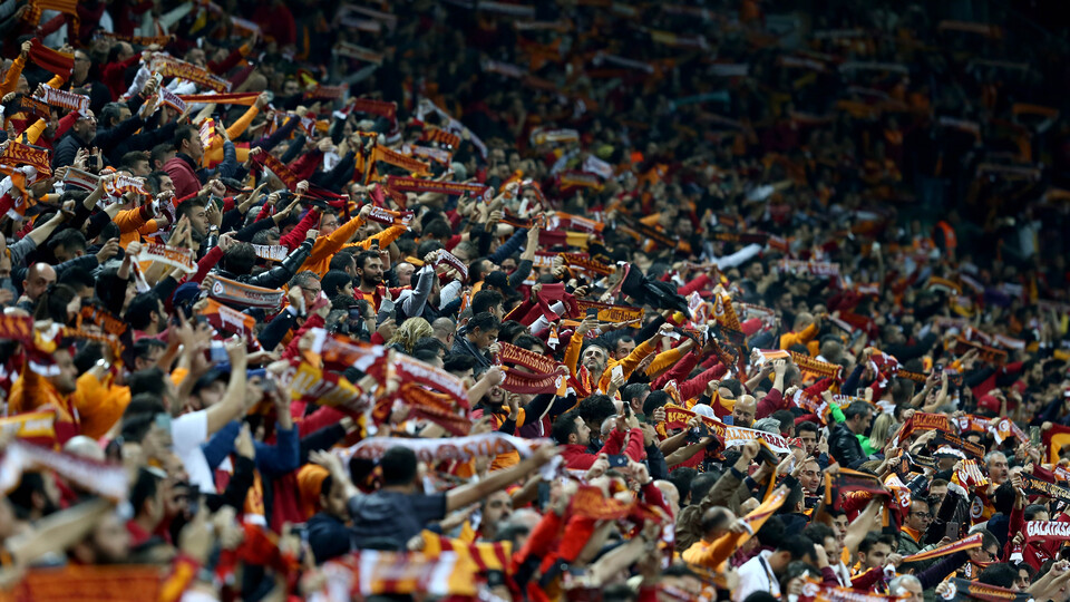 Galatasaray taraftarından Demirören'e tepki