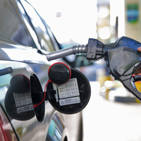 Benzin fiyatında 15-16 kuruş indirim