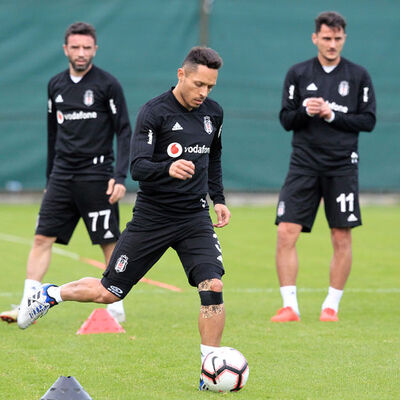 Beşiktaş'ta krizin yeni adı: Adriano!