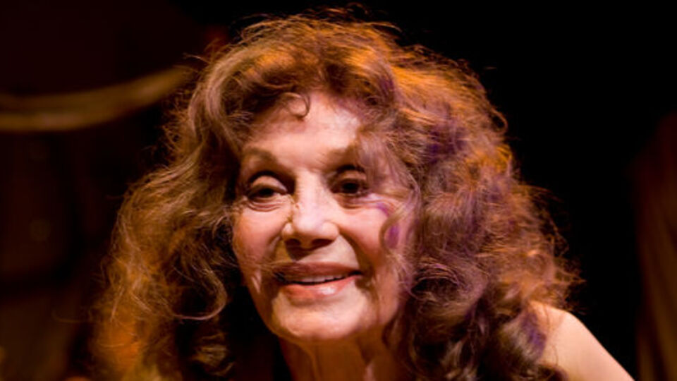 Oyunculardan Yıldız Kenter'li kutlama