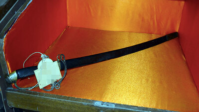 Bu kılıç cezalı çünkü...