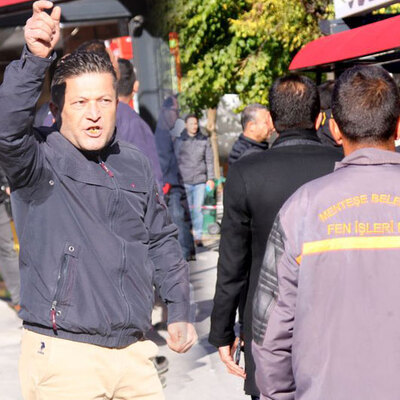Çareyi İstiklal Marşı’nı çalmakta buldu