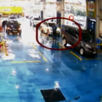 Lastik patlatıp soygun planı yapan hırsızlar kamerada