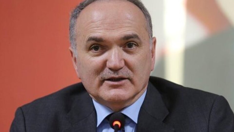 Faruk Özlü kimdir?