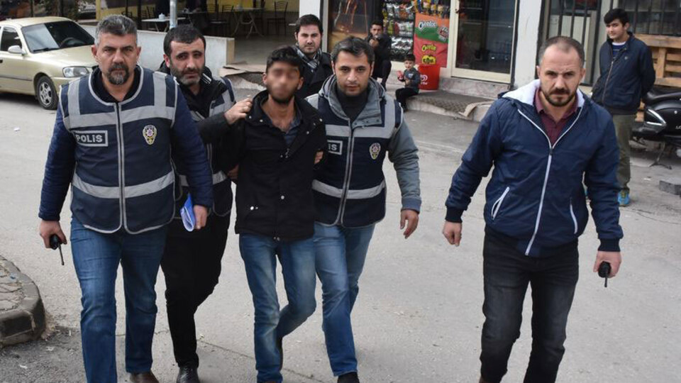 Kaçırdığı kız çocuğuyla birlikte akrabasının evinde yakalandı