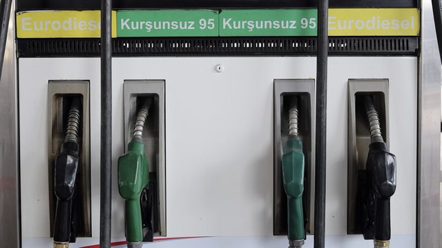 Benzin ve motorin fiyatında yeni indirim
