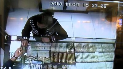 Bileziği alıp kaçtı kuyumcu affetti!