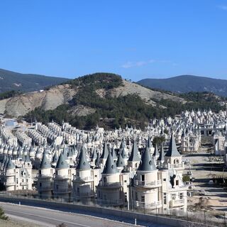 Bolu'nun Mudurnu ilçesinde şato evler tartışması!