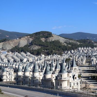 Bolu'nun Mudurnu ilçesinde şato evler tartışması!