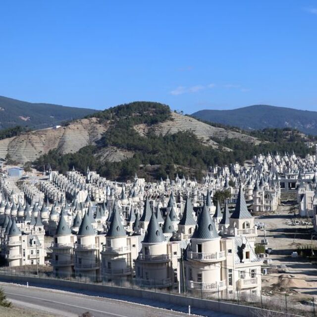 Bolu'nun Mudurnu ilçesinde şato evler tartışması!