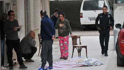 'Yapma anne' diyen oğlunu dinlemedi, 6'ncı kattan ölüme atladı