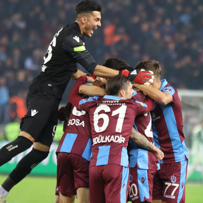 "Fırtına futbolu Hollanda 'Tepük'ünü yendi"