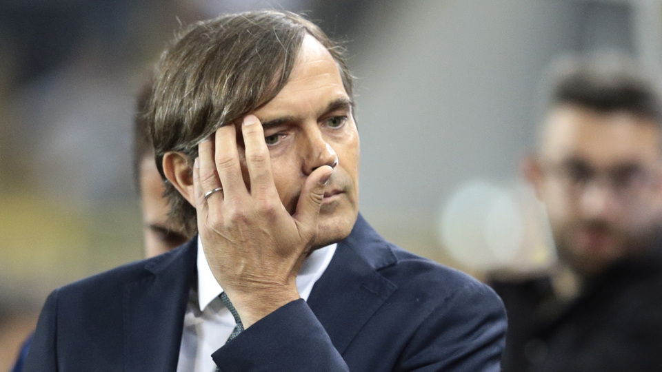 Yeni teknik direktöre Cocu engeli!