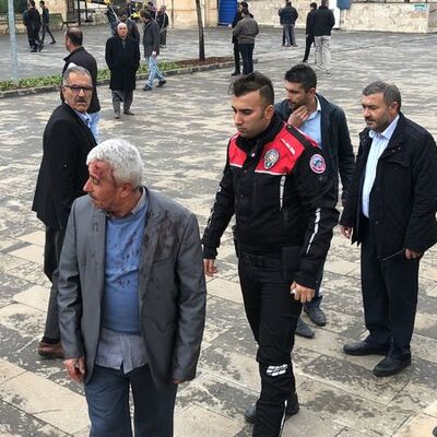 Cenazeyi bırakıp kavgaya tutuştular!