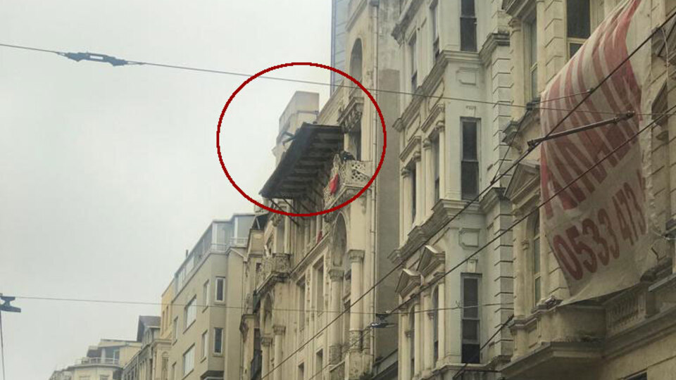 İstiklal Caddesi'nde intihar girişimi!