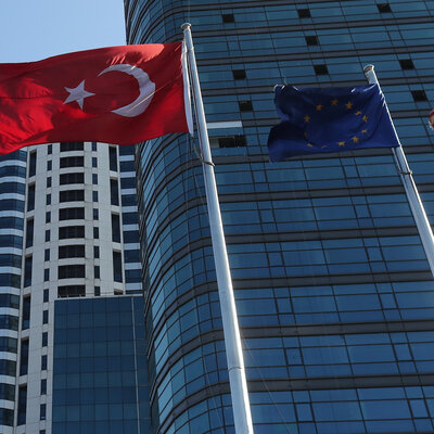 AB'den Türk vatandaşlarına vize muafiyetiyle ilgili flaş açıklama!