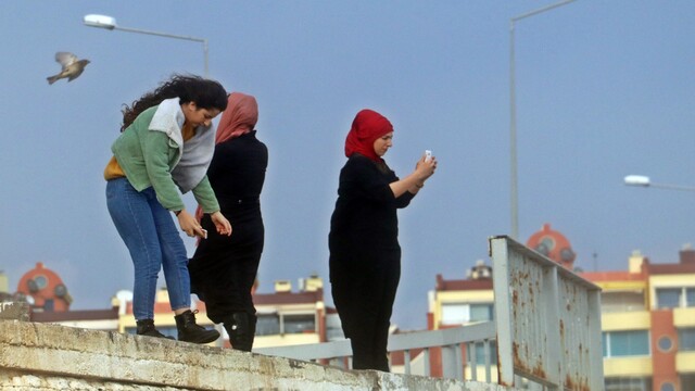 Yer: Antalya... Gören telefonuna sarıldı