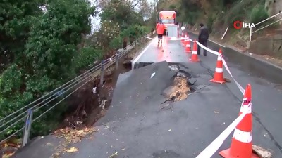 Sarıyer'de yoğun yağış sonrası yol çöktü
