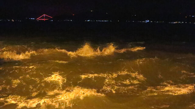 İstanbul'da sağanak yağış ve şiddetli fırtına etkili