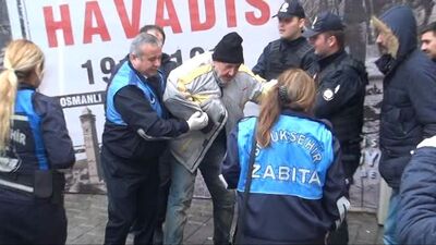 Taksim'de acı görüntü! Son anda yetiştiler...