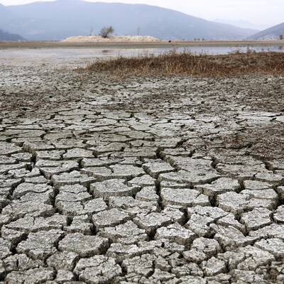 Antalya'da vahim manzara! Futbol sahası kadar kaldı