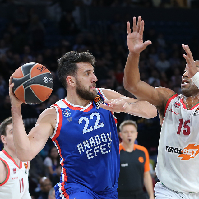 Anadolu Efes, Baskonia'yı da geçti