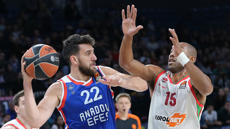 Anadolu Efes, Baskonia'yı da geçti