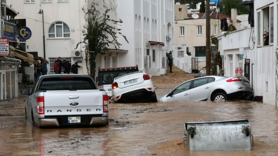 "Bodrum'a muson yağmurları gibi yağmur yağdı"