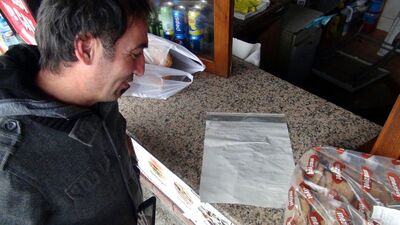 Dalga geçer gibi bu notu bıraktı: 'Hepimizi seviyorum'