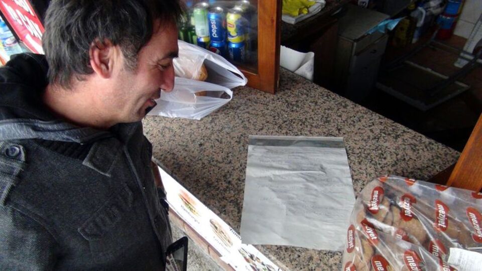 Dalga geçer gibi bu notu bıraktı: 'Hepimizi seviyorum'