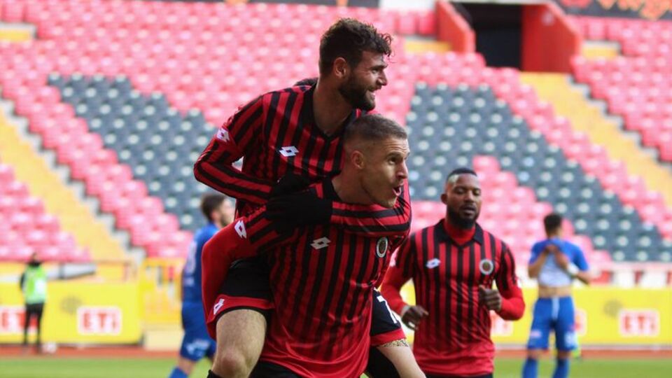 Gençlerbirliği farklı kazandı