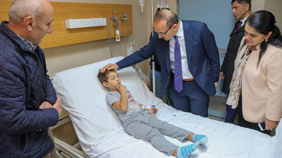 Çok sayıda öğretmen ve öğrenci hastanelik oldu