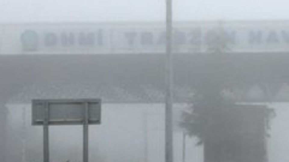 Trabzon'da hava ulaşımına yağmur engeli