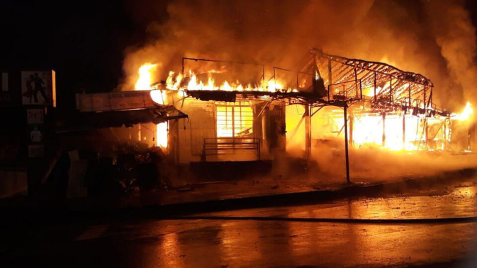 Sakarya'da 30 dükkan yandı!