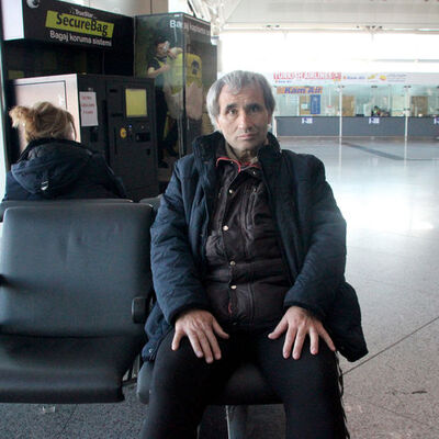 27 yıldır havalimanında kalıyor! Türk "Terminal"...