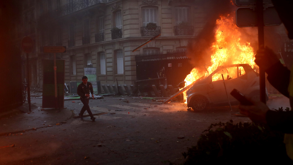 Avrupa basınından Paris'teki olaylara 'kaos' ve 'gerilla savaşı' benzetmesi