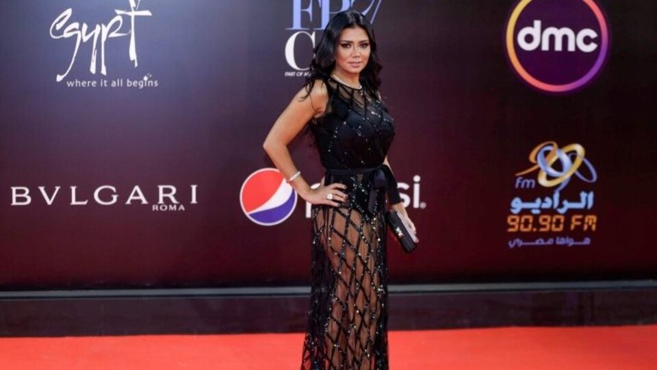 Mısırlı oyuncu Rania Youssef'e elbisesi yüzünden 'ahlaksızlık' davası