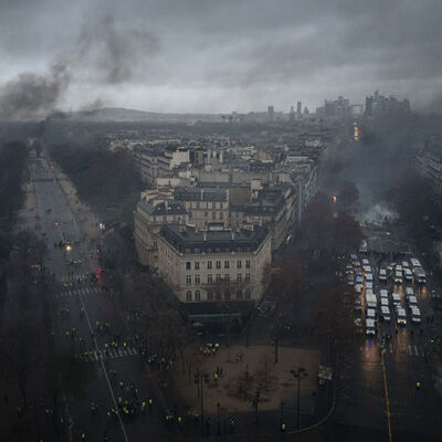Paris'te gösteriler sürüyor! Fransa'da OHAL sinyali!