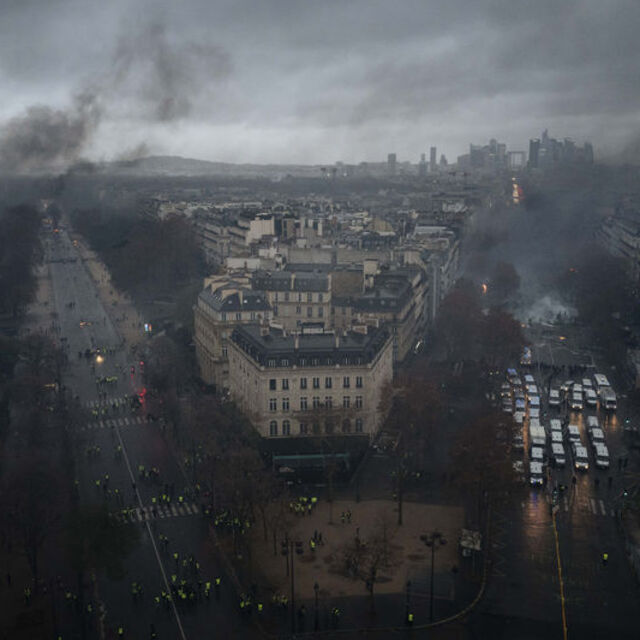 Paris'te gösteriler sürüyor! Fransa'da OHAL sinyali!