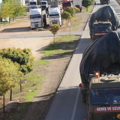 Zırhlı birlikler İdlib'e geçti! Son dönemin en büyük takviyesi oldu!