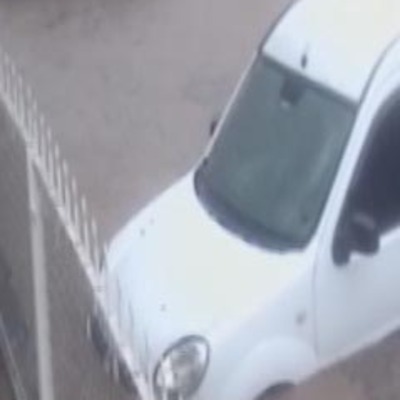 Aracını kurtarmak için canını hiçe saydı! İşte korku dolu o anlar