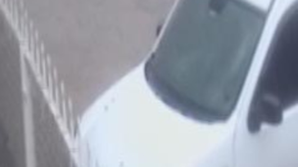 Aracını kurtarmak için canını hiçe saydı! İşte korku dolu o anlar