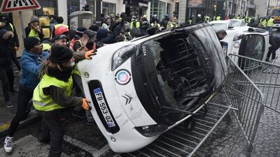 Paris'te Sarı Yelekliler gösterileri: Fransa OHAL ilan etmeyi düşünüyor
