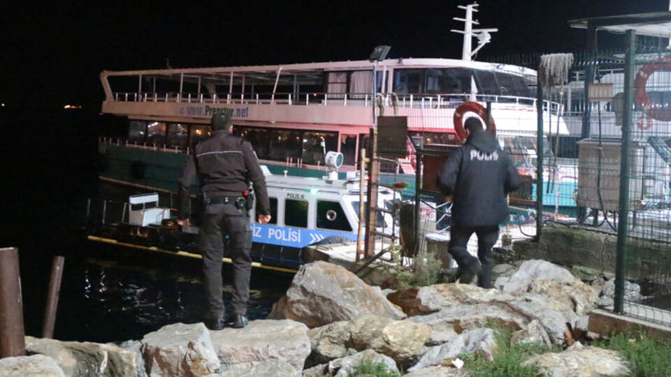 Kartal'da filika battı: 4 kişi boğulma tehlikesi atlattı