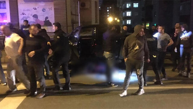 Otomobilden sıkılan kurşunların hedefi oldu
