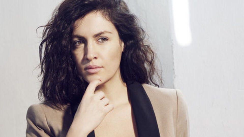 Tuğba Ekinci kimdir?