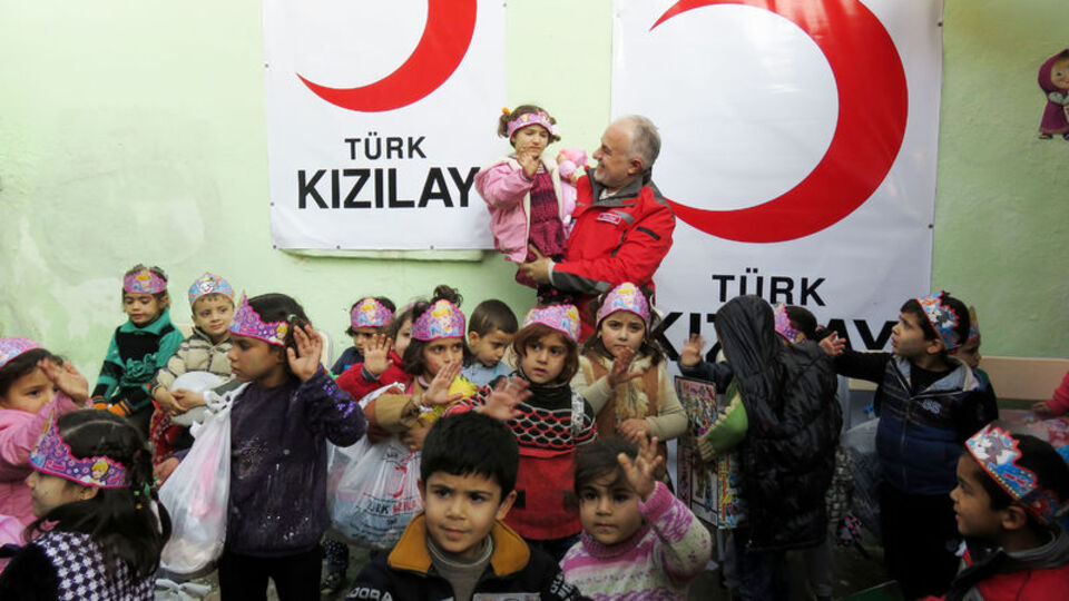 Suriye'ye 8 yılda 42 bin TIR yardım!